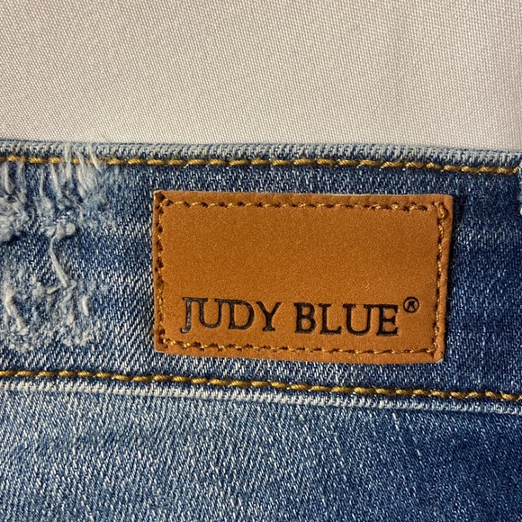 Judy Blue ripped leopard print. - Picture 4 of 9